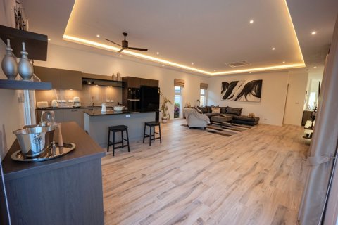 Chalet de 3 dormitorios en Hua Hin, Tailandia № 168299 - foto 7