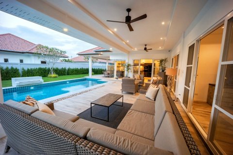 Chalet de 3 dormitorios en Hua Hin, Tailandia № 168299 - foto 3