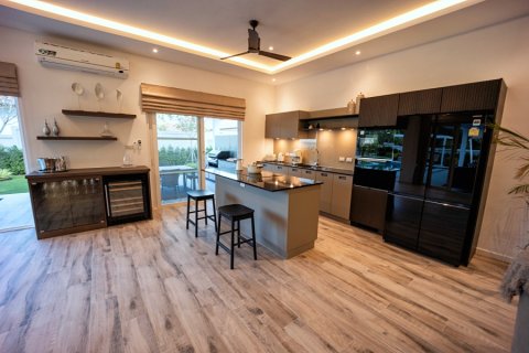 Chalet de 3 dormitorios en Hua Hin, Tailandia № 168299 - foto 9