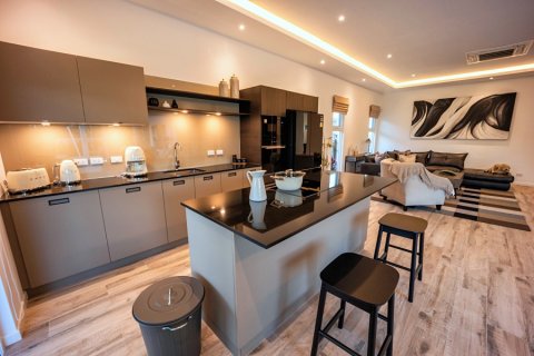Chalet de 3 dormitorios en Hua Hin, Tailandia № 168299 - foto 10