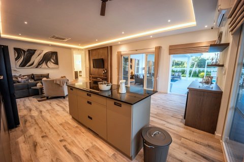 Chalet de 3 dormitorios en Hua Hin, Tailandia № 168299 - foto 8
