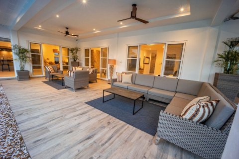 Chalet de 3 dormitorios en Hua Hin, Tailandia № 168299 - foto 5