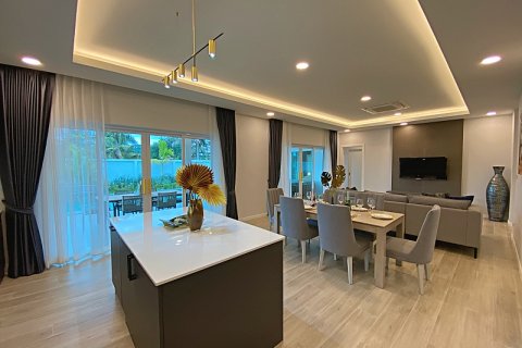 Chalet de 3 dormitorios en Hua Hin, Tailandia № 168298 - foto 20