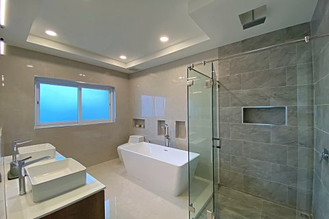 Chalet de 3 dormitorios en Hua Hin, Tailandia № 168298 - foto 25