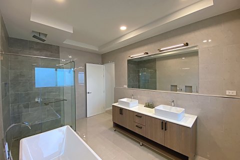 Chalet de 3 dormitorios en Hua Hin, Tailandia № 168298 - foto 26