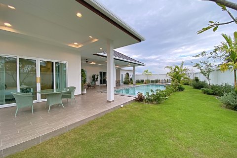 Chalet de 3 dormitorios en Hua Hin, Tailandia № 168298 - foto 3