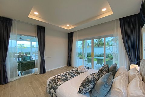 Chalet de 3 dormitorios en Hua Hin, Tailandia № 168298 - foto 23