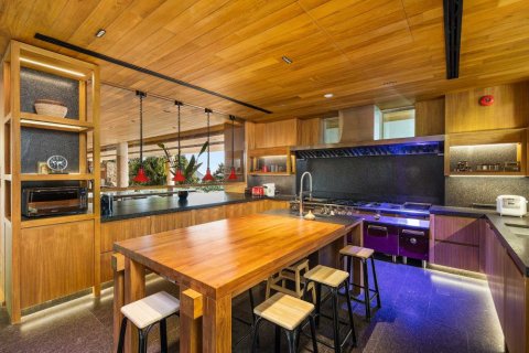 Chalet de 5 dormitorios en Kamala, Tailandia № 133747 - foto 24