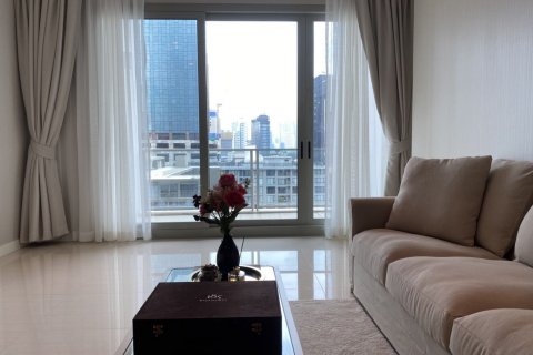 Condominio de 2 dormitorios en Pathum Wan, Bangkok, Tailandia № 133744 - foto 2