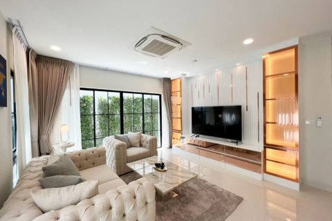 Chalet de 4 dormitorios en Bangkok, Tailandia № 133745 - foto 2