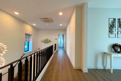 Chalet de 4 dormitorios en Bangkok, Tailandia № 133745 - foto 10