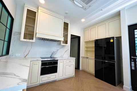 Chalet de 4 dormitorios en Bangkok, Tailandia № 133745 - foto 4