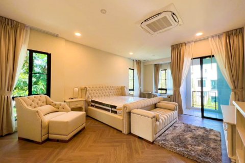 Chalet de 4 dormitorios en Bangkok, Tailandia № 133745 - foto 12