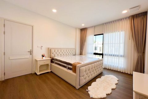 Chalet de 4 dormitorios en Bangkok, Tailandia № 133745 - foto 6
