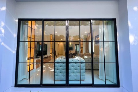 Chalet de 4 dormitorios en Bangkok, Tailandia № 133745 - foto 14