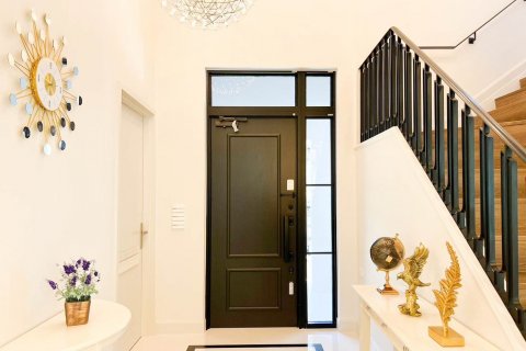Chalet de 4 dormitorios en Bangkok, Tailandia № 133745 - foto 11