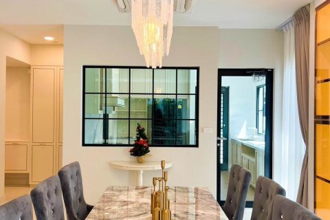 Chalet de 4 dormitorios en Bangkok, Tailandia № 133745 - foto 13