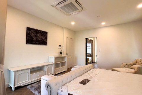Chalet de 4 dormitorios en Bangkok, Tailandia № 133745 - foto 8