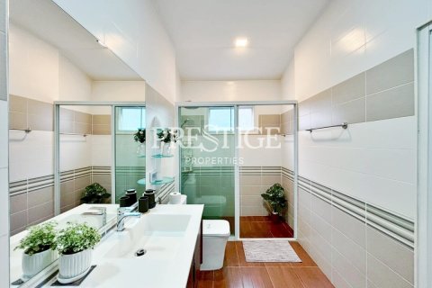 Casa de 3 dormitorios en Pattaya, Tailandia № 233249 - foto 18