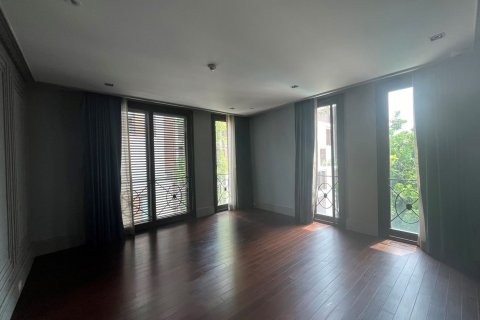 Condominio de 3 dormitorios en Bang Rak, Bangkok, Tailandia № 133635 - foto 11