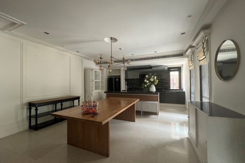 Condo à Bang Rak, Bangkok, Thaïlande, 3 chambres  № 133635
