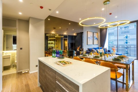 Condominio de 2 dormitorios en Pathum Wan, Bangkok, Tailandia № 133638 - foto 19