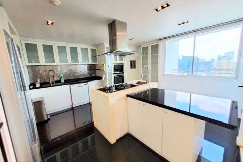 Condo in Watthana, Bangkok, Thailand, 3 bedrooms № 57935 - photo 9