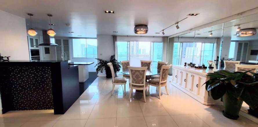 Condo in Watthana, Bangkok, Thailand, 3 bedrooms № 57935