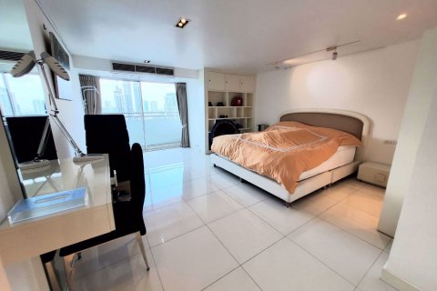 Condo in Watthana, Bangkok, Thailand, 3 bedrooms № 57935 - photo 6