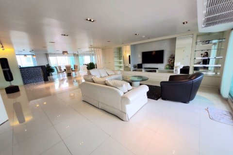 Condo in Watthana, Bangkok, Thailand, 3 bedrooms № 57935 - photo 7
