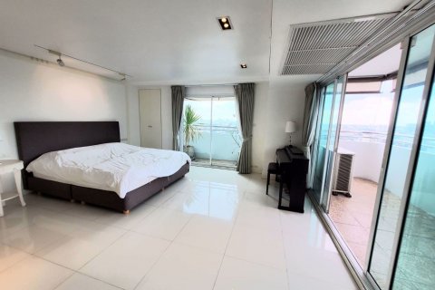 Condo in Watthana, Bangkok, Thailand, 3 bedrooms № 57935 - photo 4