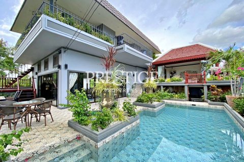 Casa de 4 dormitorios en Pattaya, Tailandia № 198695