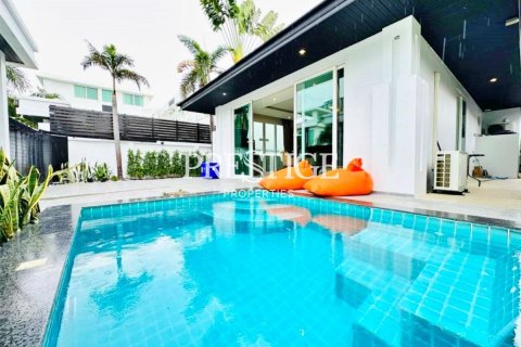 Casa de 2 dormitorios en Pattaya, Tailandia № 198696