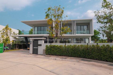 Casa de 4 dormitorios en Bang Lamung, Tailandia № 70347
