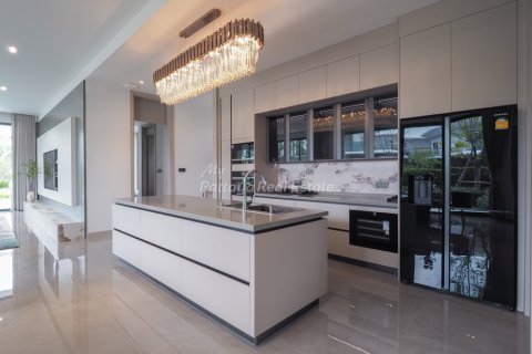 Casa de 4 dormitorios en Bang Lamung, Tailandia № 70347 - foto 4