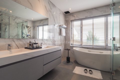 Casa de 4 dormitorios en Bang Lamung, Tailandia № 70347 - foto 7