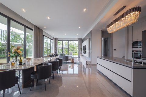 Casa de 4 dormitorios en Bang Lamung, Tailandia № 70347 - foto 14