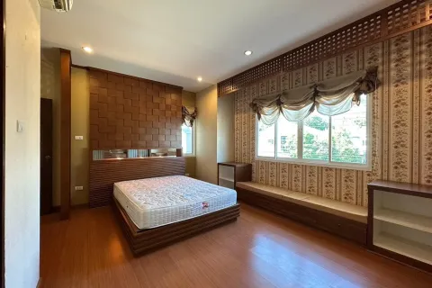 Casa de 4 dormitorios en Chiang Mai, Tailandia № 162846 - foto 11