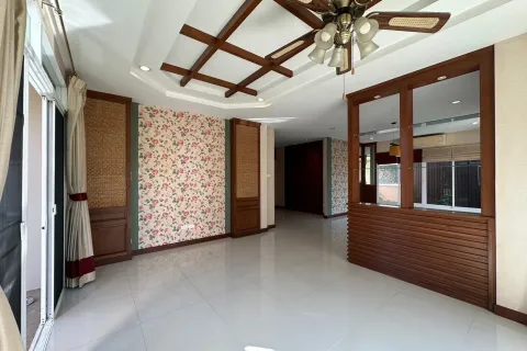 Casa de 4 dormitorios en Chiang Mai, Tailandia № 162846 - foto 3