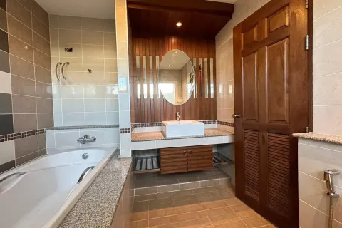 Casa de 4 dormitorios en Chiang Mai, Tailandia № 162846 - foto 12