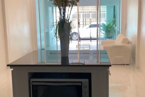Casa de 3 dormitorios en Watthana, Bangkok, Tailandia № 47748 - foto 3