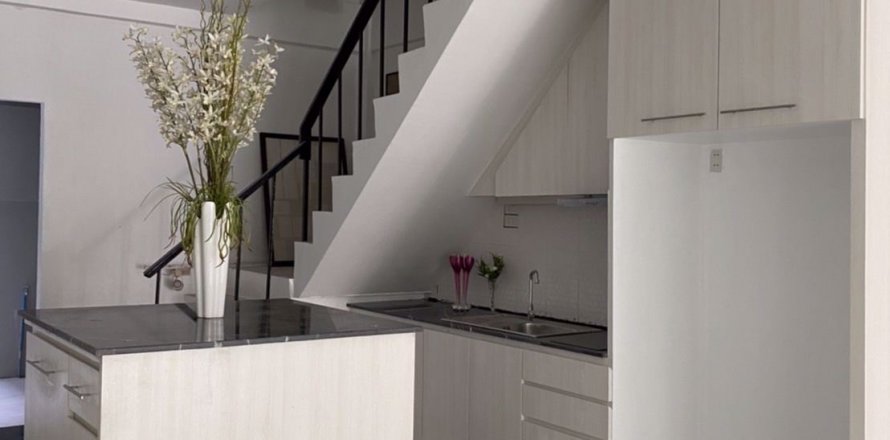 Casa de 3 dormitorios en Watthana, Bangkok, Tailandia № 47748