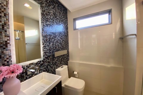 Condominio de 2 dormitorios en Sathon, Bangkok, Tailandia № 47747 - foto 15