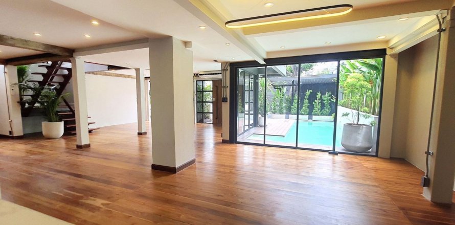 Maison à Suan Luang, Bangkok, Thaïlande 7 chambres № 47745