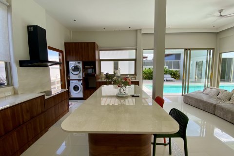 Chalet de 4 dormitorios en Phuket, Tailandia № 136027 - foto 30