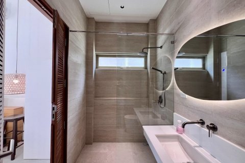 Chalet de 4 dormitorios en Phuket, Tailandia № 136027 - foto 19