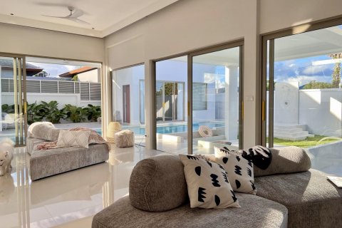 Chalet de 4 dormitorios en Phuket, Tailandia № 136027 - foto 2