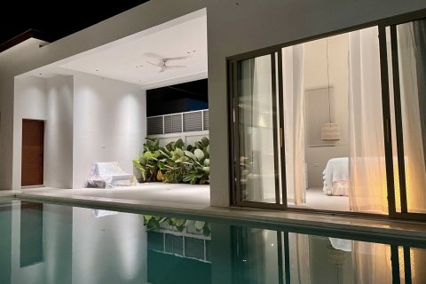 Chalet de 4 dormitorios en Phuket, Tailandia № 136027 - foto 13