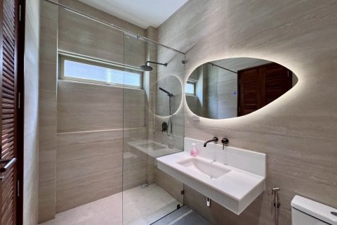 Chalet de 4 dormitorios en Phuket, Tailandia № 136027 - foto 18