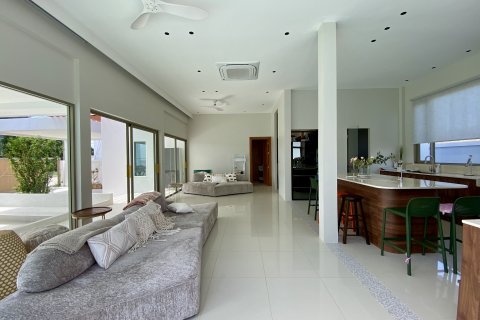 Chalet de 4 dormitorios en Phuket, Tailandia № 136027 - foto 27